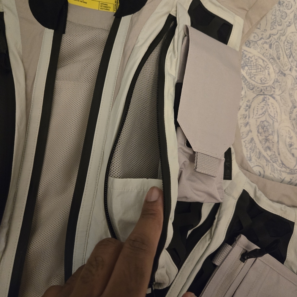 Nike ISPA NRG Modular Utility Pocket Vest – Light Bone FV4899‑072 – Men’s S - Picture 6 of 12